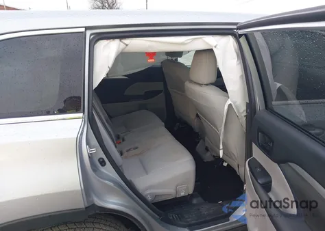 2018 Toyota Highlander Le z USA, uszkodzony, nr VIN 5TDZARFH0JS040082